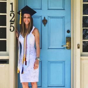 Meet your Posher, Claudia